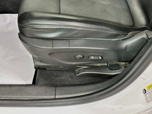 Used 2020 Chevrolet Trax LT w/ Sun & Sound Package FWD image 23