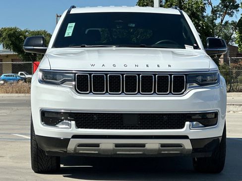 Used 2024 Jeep Wagoneer L Series II w/ Flexible Seating Group image 9