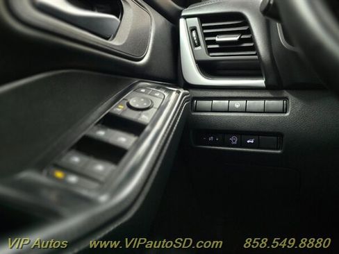 Used 2025 Nissan Rogue SV image 24