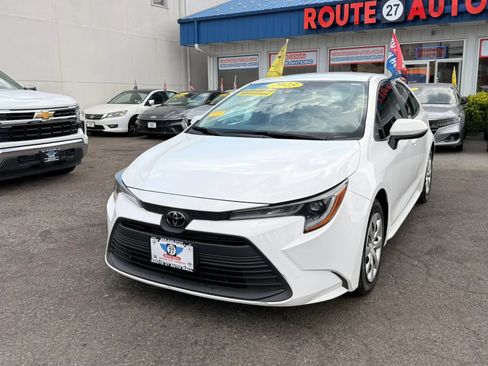 Used 2023 Toyota Corolla LE FWD image 4