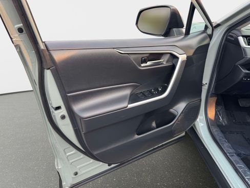Used 2019 Toyota RAV4 XLE w/ Convenience Package AWD/4WD image 18