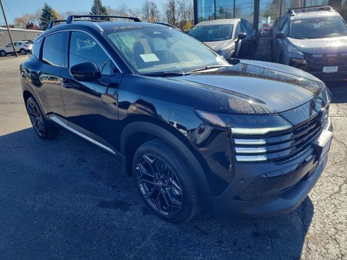 New 2026 Nissan Kicks SR w/ Cold Weather Package image 2