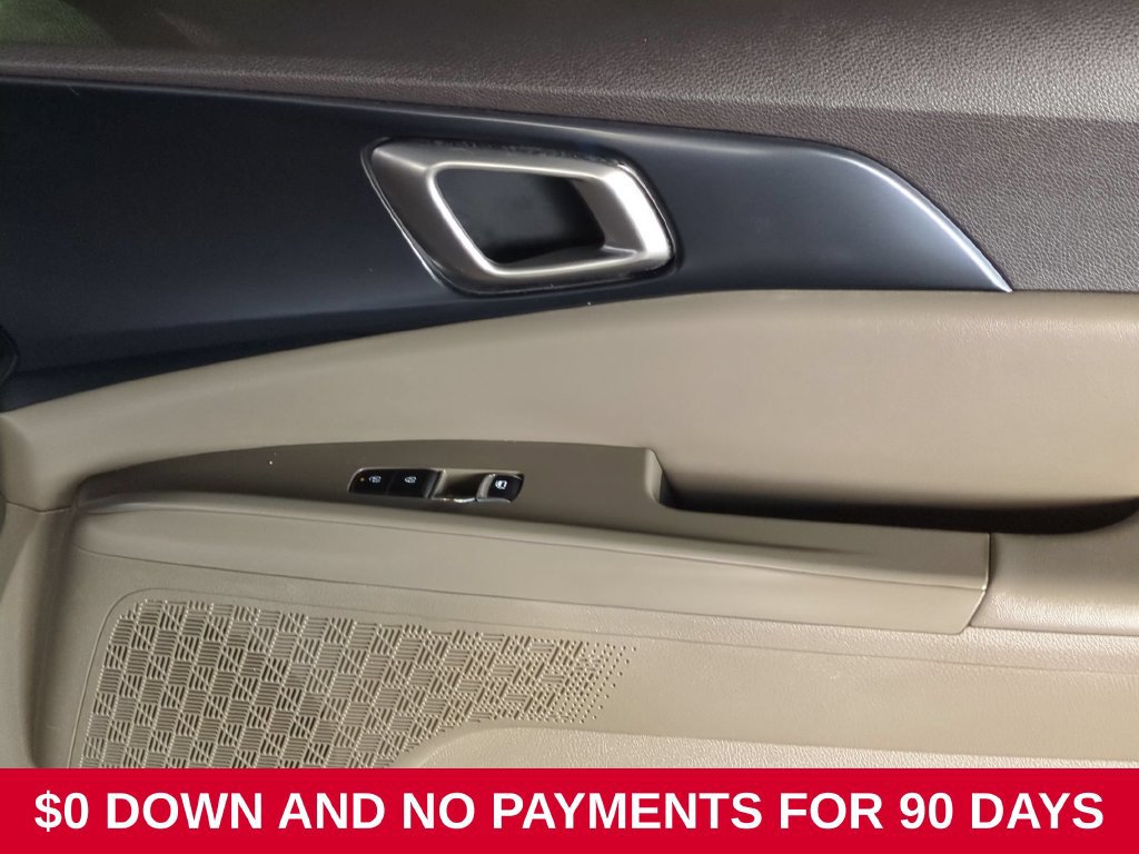 Used 2025 Kia Carnival FWD image 34