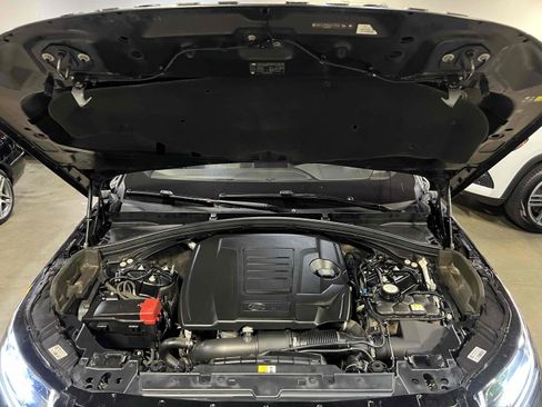 Used 2018 Land Rover Range Rover Velar R-Dynamic SE image 32