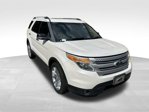 Used 2014 Ford Explorer XLT w/ Equipment Group 202A image 7