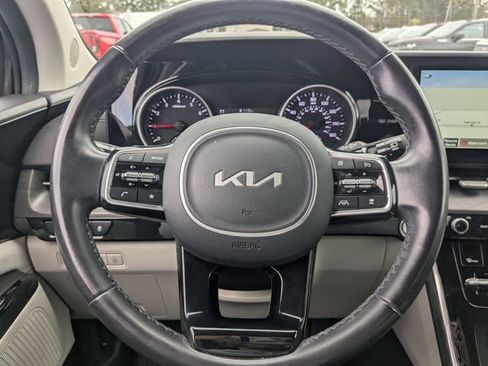 Used 2022 Kia Carnival EX image 30