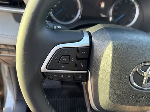 Certified 2023 Toyota Highlander LE image 17