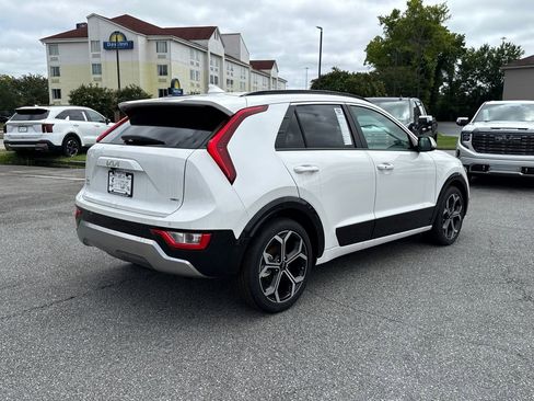New 2025 Kia Niro EX Touring image 3