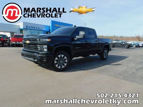 Used 2024 Chevrolet Silverado 2500 Custom image 1