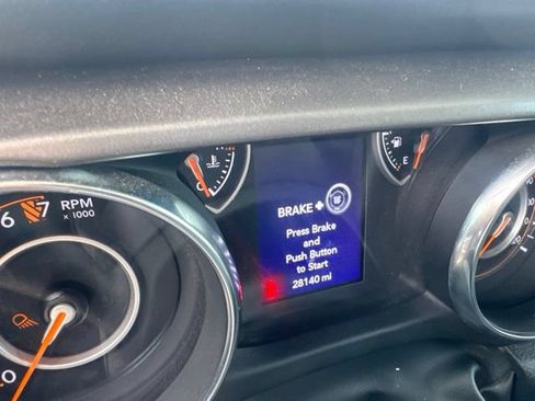 Used 2022 Jeep Gladiator Sport AWD/4WD image 11