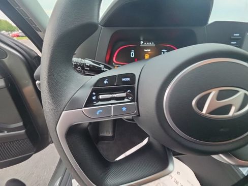 Used 2024 Hyundai Elantra SE FWD image 15