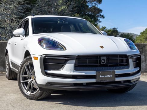 Certified 2026 Porsche Macan AWD/4WD image 9