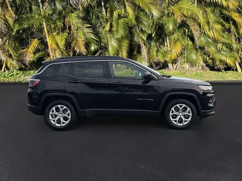 Used 2024 Jeep Compass Latitude AWD/4WD image 4