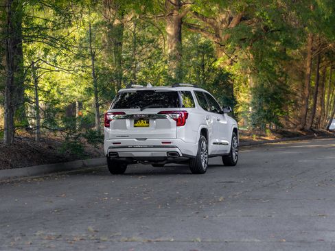 Used 2021 GMC Acadia Denali w/ Denali Technology Package FWD image 44