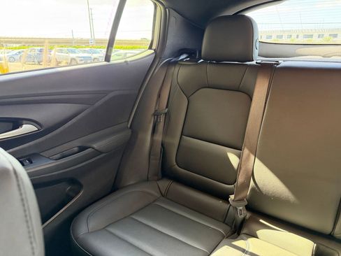 Used 2025 Buick Envista Sport Touring image 37