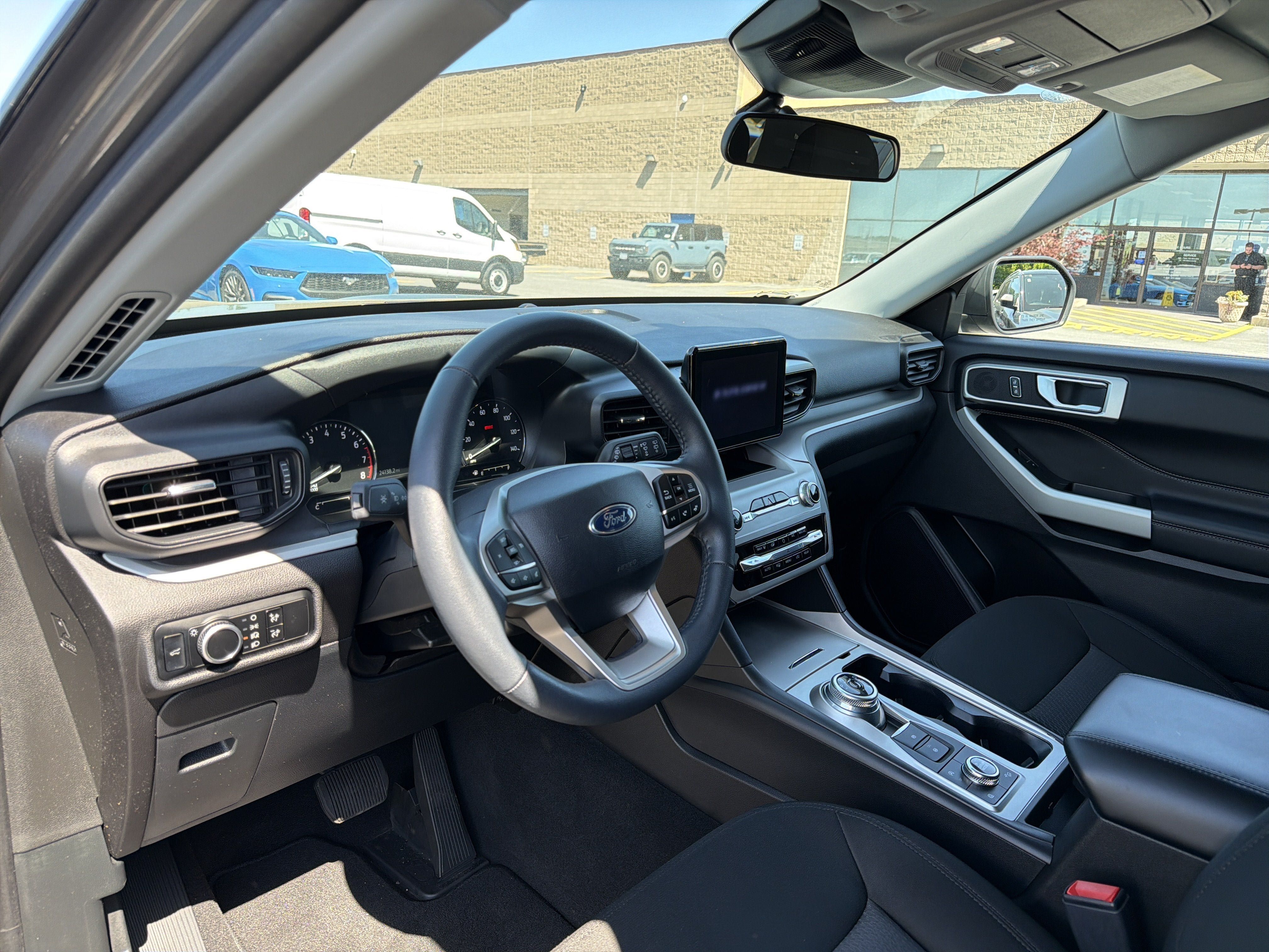 Used 2023 Ford Explorer XLT w/ Class IV Trailer Tow Package AWD/4WD image 9