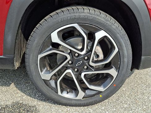 Certified 2024 Chevrolet Trax RS w/ Driver Confidence Package FWD image 8