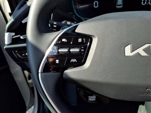 New 2026 Kia Niro EX FWD image 9