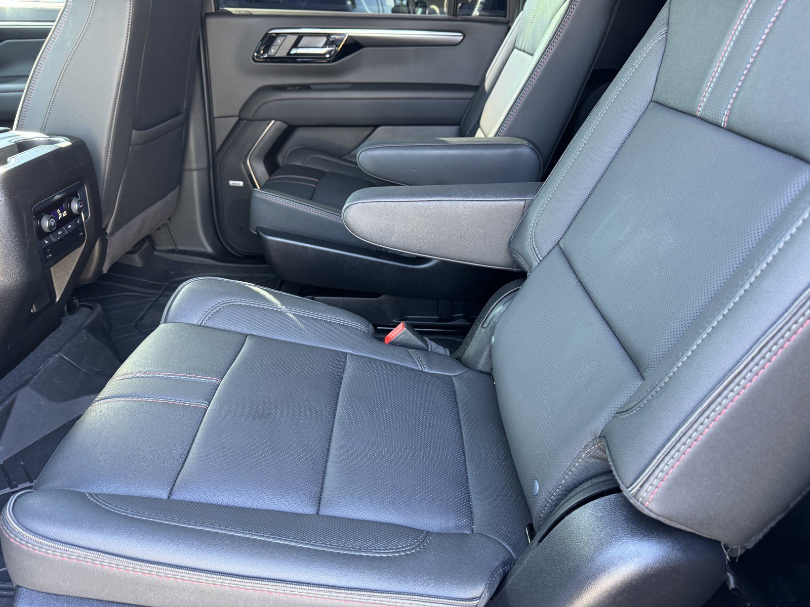 Used 2026 Chevrolet Suburban RST w/ Comfort Package AWD/4WD image 11