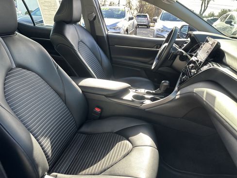 Used 2022 Toyota Camry SE w/ Convenience Package image 13