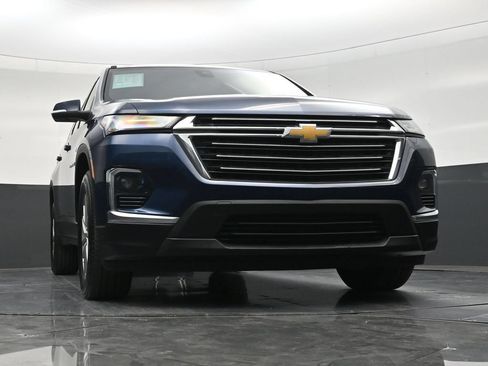 Used 2023 Chevrolet Traverse LT FWD image 23