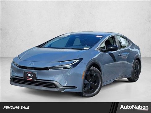 Used 2024 Toyota Prius LE image 1