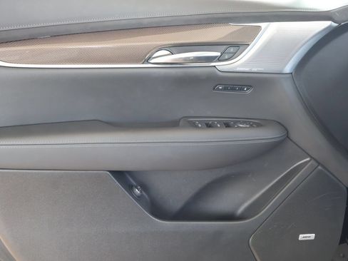 Used 2025 Cadillac XT6 Premium Luxury w/ Platinum Package AWD/4WD image 9