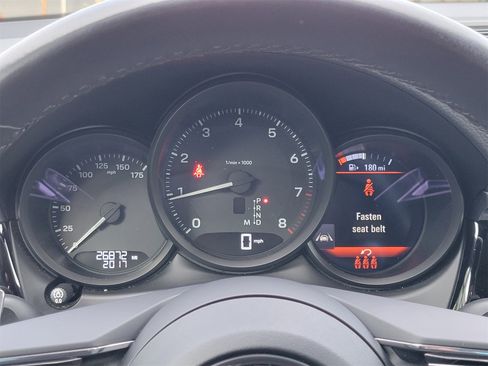 Certified 2023 Porsche Macan image 15