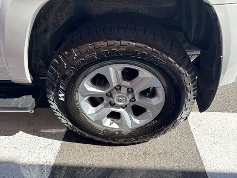 Used 2018 Toyota 4Runner SR5 AWD/4WD image 14