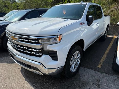 Used 2023 Chevrolet Silverado 1500 LTZ w/ Technology Package AWD/4WD image 4