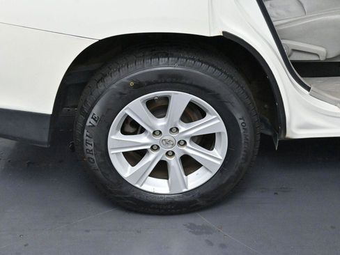Used 2012 Toyota Highlander SE w/ Tow Pkg FWD image 35