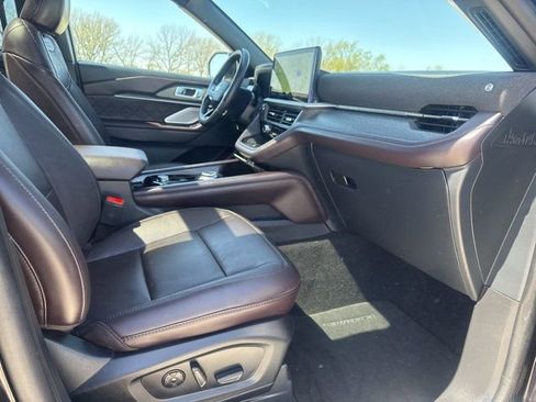 Used 2025 Ford Explorer Platinum w/ LUX Leather Package AWD/4WD image 19
