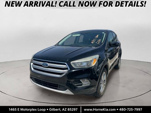 Used 2017 Ford Escape SE FWD image 1