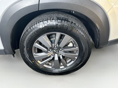 Used 2025 Nissan Pathfinder SV FWD image 11