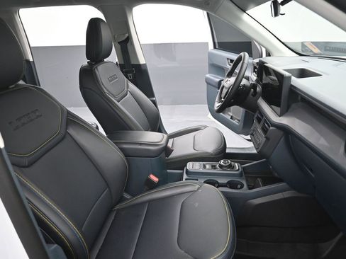 Certified 2025 Ford Maverick Lobo image 27