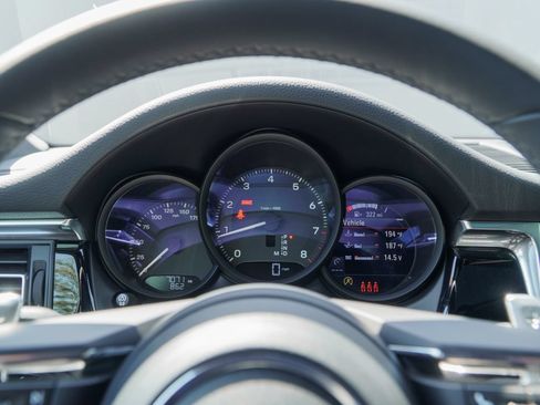 Certified 2026 Porsche Macan AWD/4WD image 24
