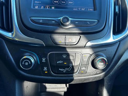 Used 2022 Chevrolet Equinox LT AWD/4WD image 17