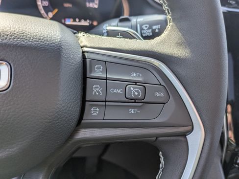 New 2025 Jeep Grand Cherokee L Altitude image 18