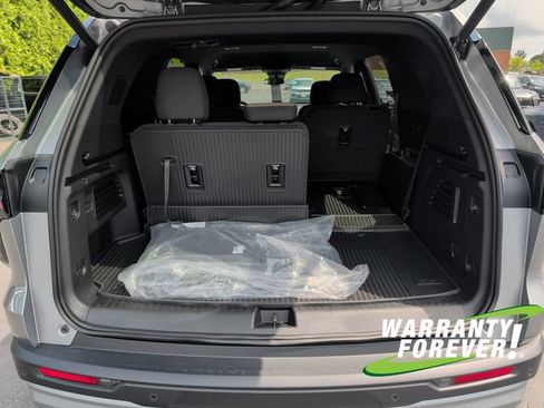 New 2026 Chevrolet Traverse LT w/ LPO, Floor Liner Package FWD image 17