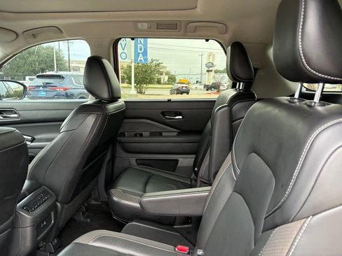 Used 2024 Nissan Pathfinder SL w/ SL Premium Package image 13
