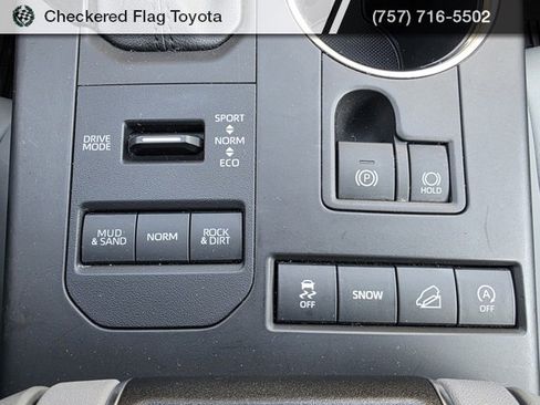 Used 2022 Toyota Highlander XLE image 19