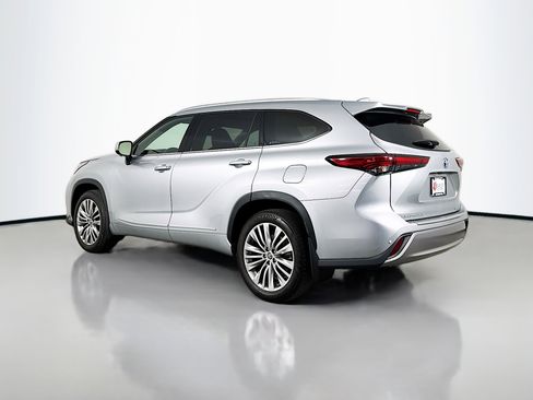 Used 2023 Toyota Highlander Platinum AWD/4WD image 5