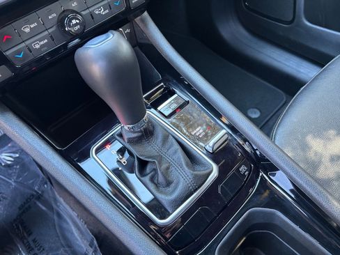 Used 2025 Jeep Compass Limited image 36