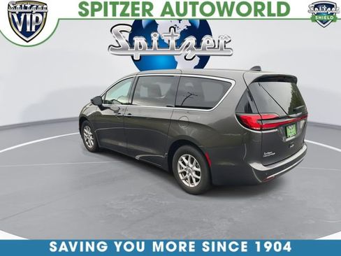 Used 2023 Chrysler Pacifica Touring-L FWD image 7
