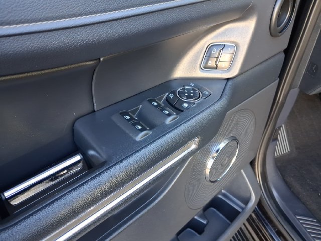 Used 2024 Ford Expedition XLT RWD image 13