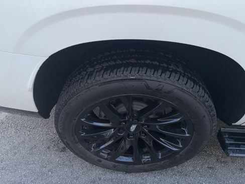 Certified 2025 Cadillac Escalade Premium Luxury w/ Touring Package image 7