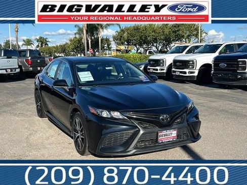 Used 2024 Toyota Camry SE image 1