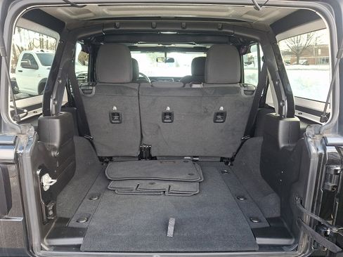 Used 2022 Jeep Wrangler Unlimited Sport image 31