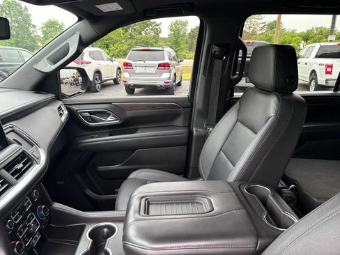 Used 2023 Chevrolet Suburban LT w/ LT Signature Plus Package AWD/4WD image 16