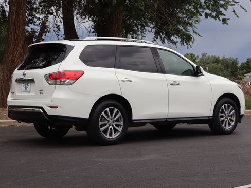 Used 2016 Nissan Pathfinder SV AWD/4WD image 5